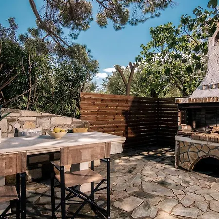 Villa Astarte - The Pine Tree With Pool *