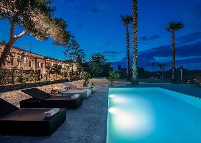 Astarte - The Pine Tree With Pool * Makhairádhon