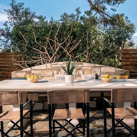 Astarte - The Pine Tree With Pool Villa *